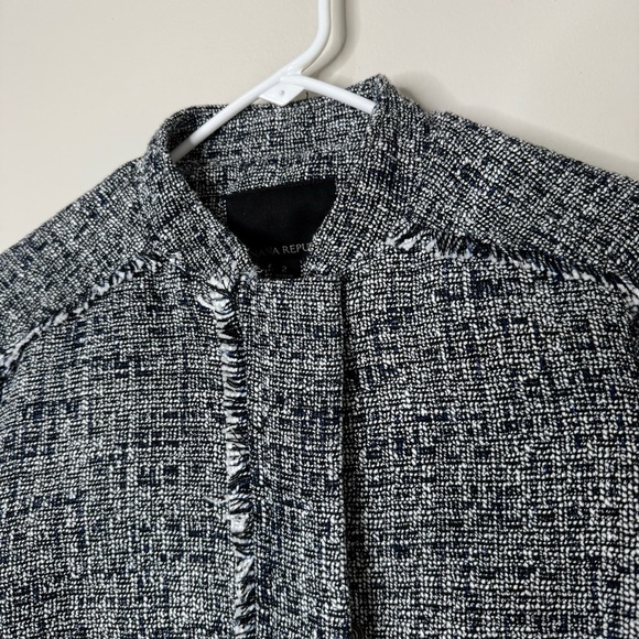 Banana Republic Blue White Black Tweed Crop Length Zip-up Blazer Jacket Size 2 - Picture 2 of 12